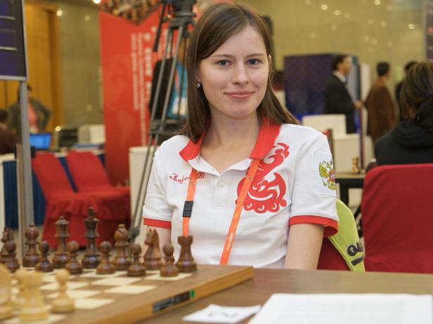 Top female grandmaster takes on man's world of chess