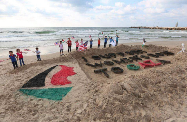 palestinians-gaza-beach