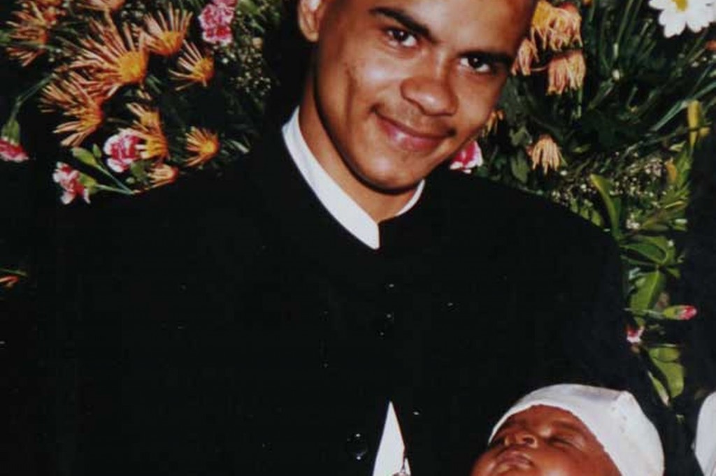 mark-duggan-with-his-first-born-child-pic-dm-collect-886386503-146446